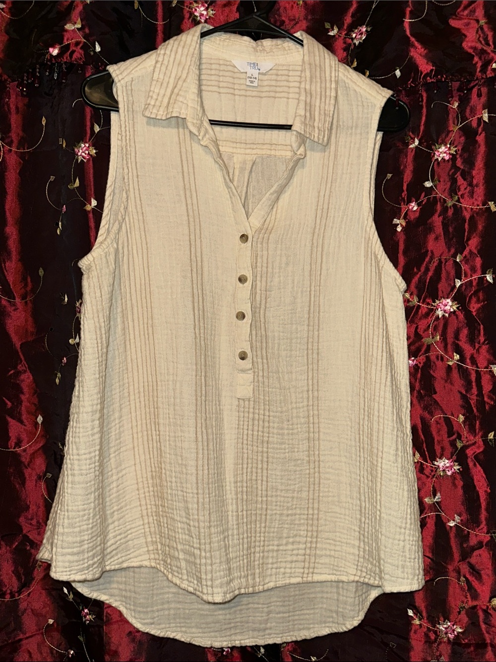Time and Tru Cream Sleeveless Button-Front Collared Blouse